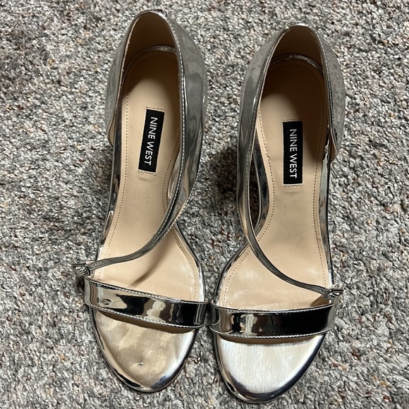Shiny silver heels from Nine West. - Picture 5 of 5